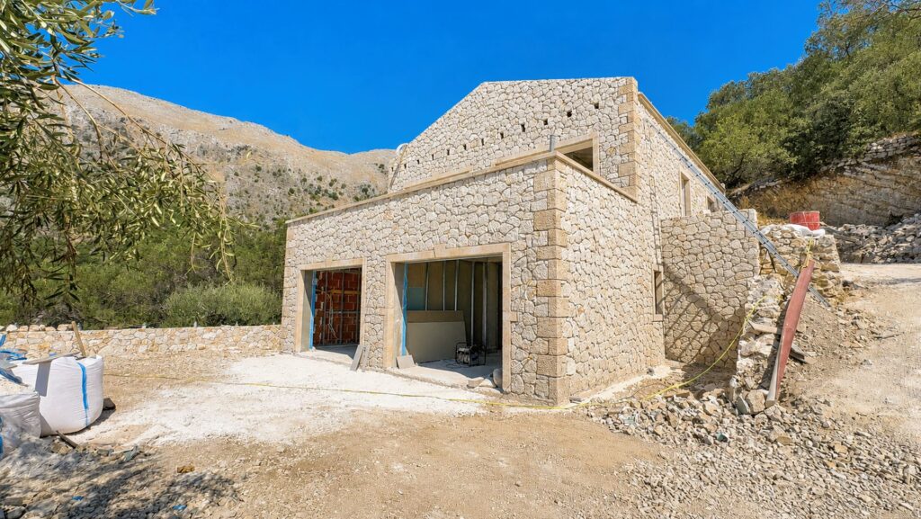 Private 3 Bedroom Luxury Villa with Pool in Vigglatouri, Palies Sinies, North East Corfu (17)