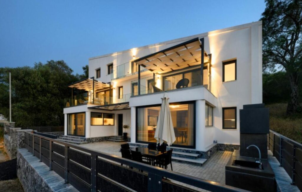 Private 3 Bedroom Seaside Villa Just Steps from the Ionian Sea, Boukari (3)