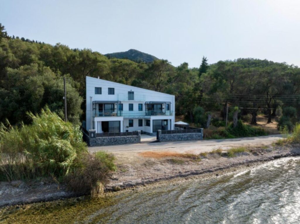 Private 3 Bedroom Seaside Villa Just Steps from the Ionian Sea, Boukari (8)