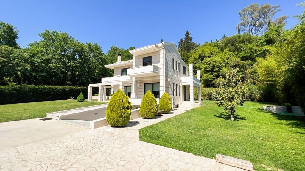 Private 3 Bedroom Villa with Smart Pool, BBQ Area & Garage near Corfu Town (4)