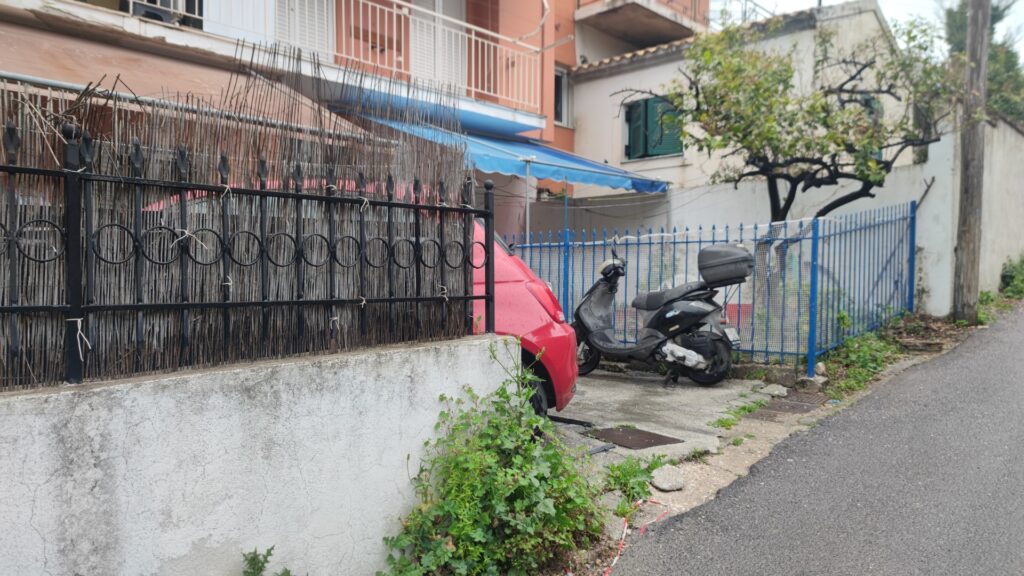 Renovated 1 Bedroom Home with Private Yard & Parking in Platytera (10)