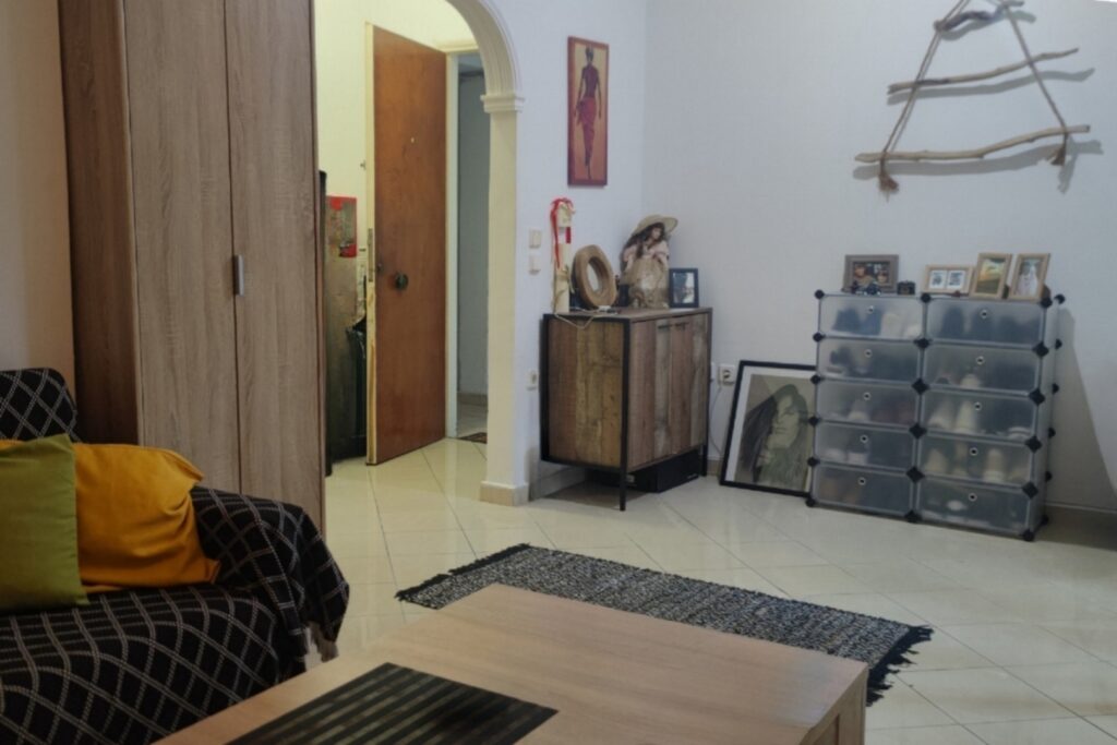 Renovated 1 Bedroom Home with Private Yard & Parking in Platytera (2)