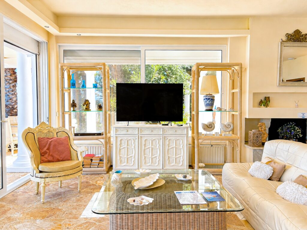Seafront 4 Bedroom Villa with Panoramic Sunset Views on Corfu's North Coast (12)