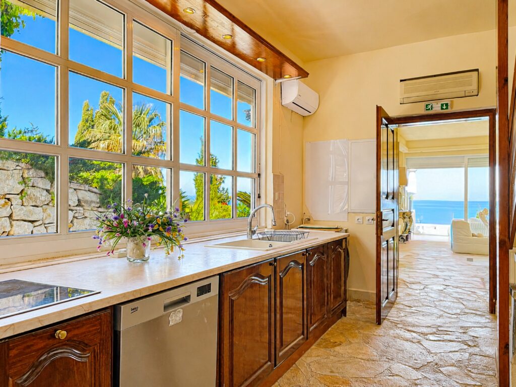 Seafront 4 Bedroom Villa with Panoramic Sunset Views on Corfu's North Coast (17)