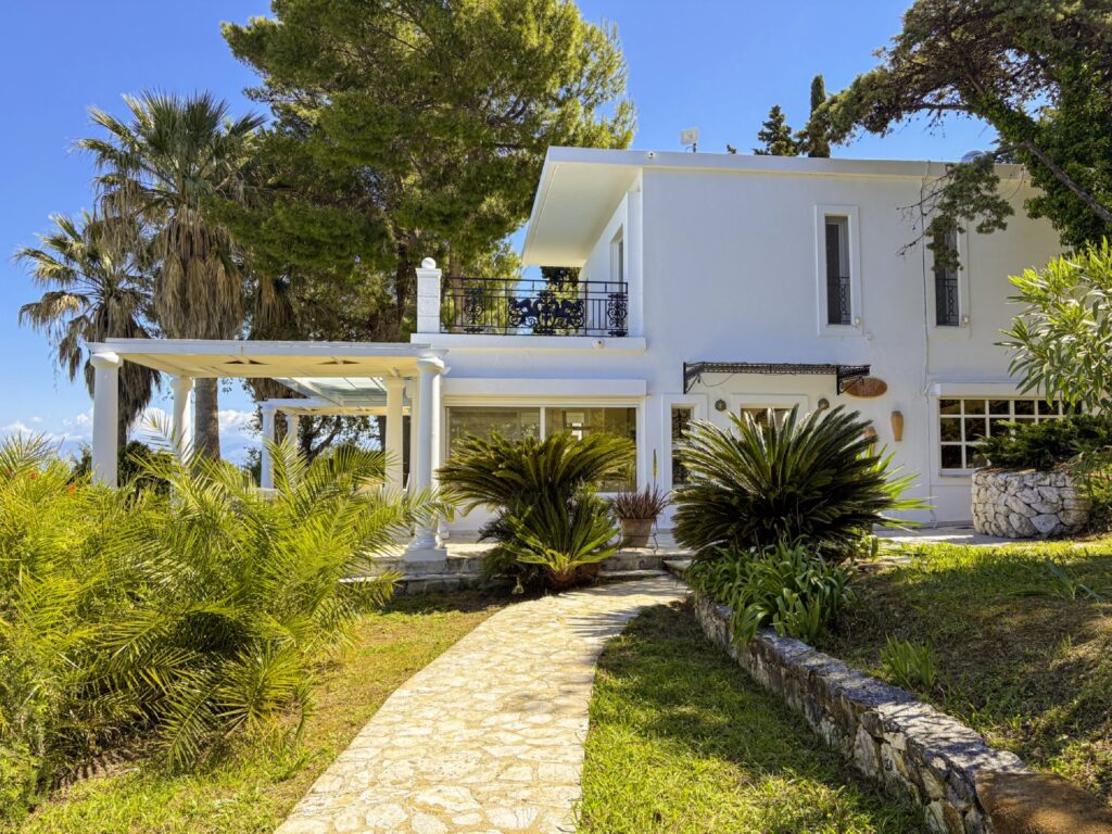 Seafront 4 Bedroom Villa with Panoramic Sunset Views on Corfu's North Coast (4)