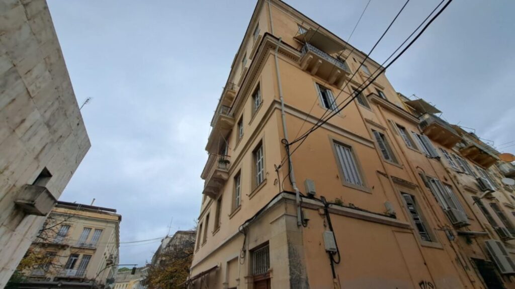 Spacious Top Floor Renovation Property with Sea & City Views in Corfu Town (3)
