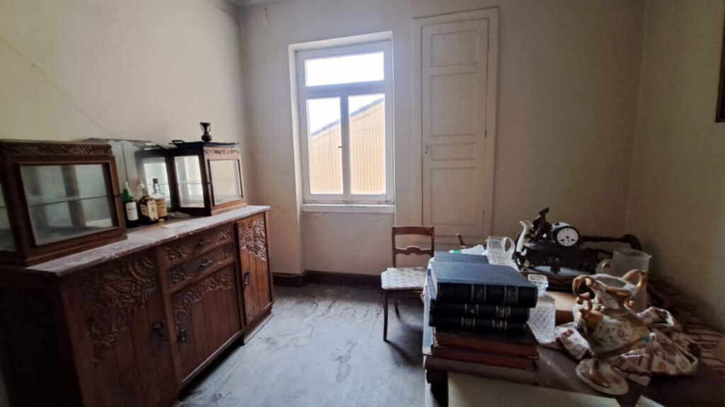 Spacious Top Floor Renovation Property with Sea & City Views in Corfu Town (4)