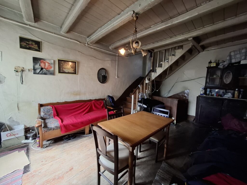 Traditional 2 Bedroom Renovation Opportunity in Skripero, Central Corfu (4)