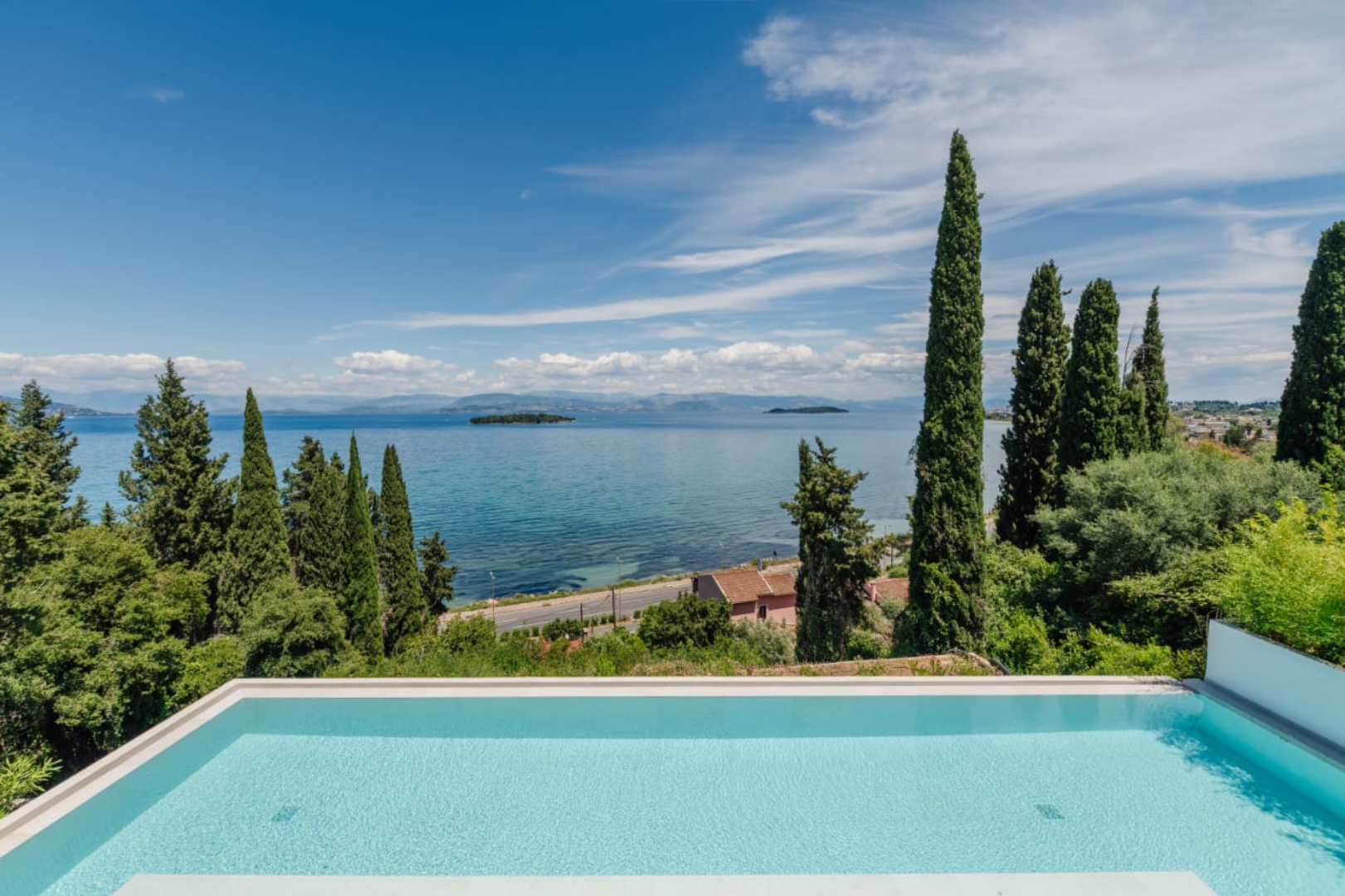 Listing photograph 9 of 33 of the house in Kontokali, published by Chase Real Estate Corfu.
