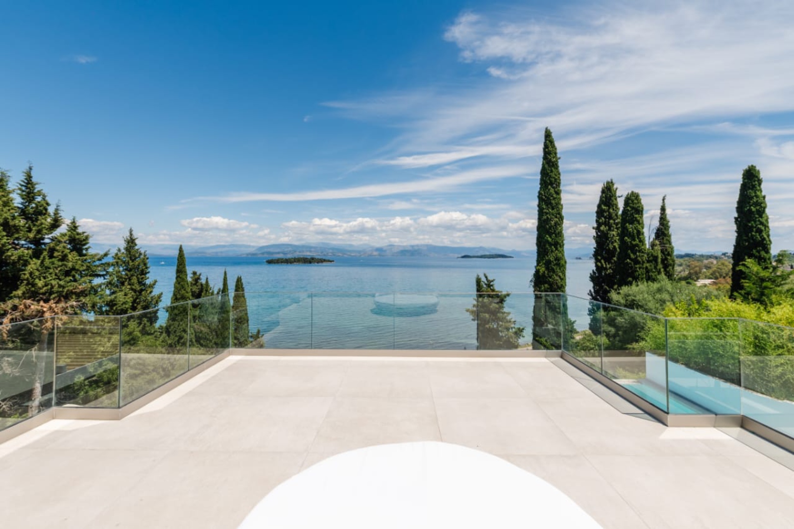 Listing photograph 11 of 33 of the house in Kontokali, published by Chase Real Estate Corfu.