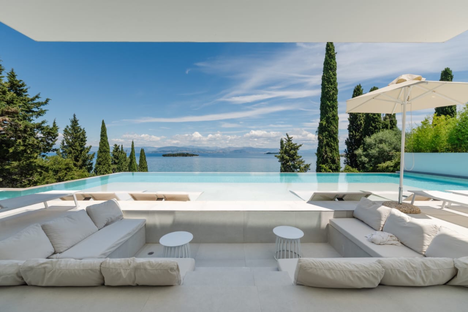 Listing photograph 14 of 33 of the house in Kontokali, published by Chase Real Estate Corfu.