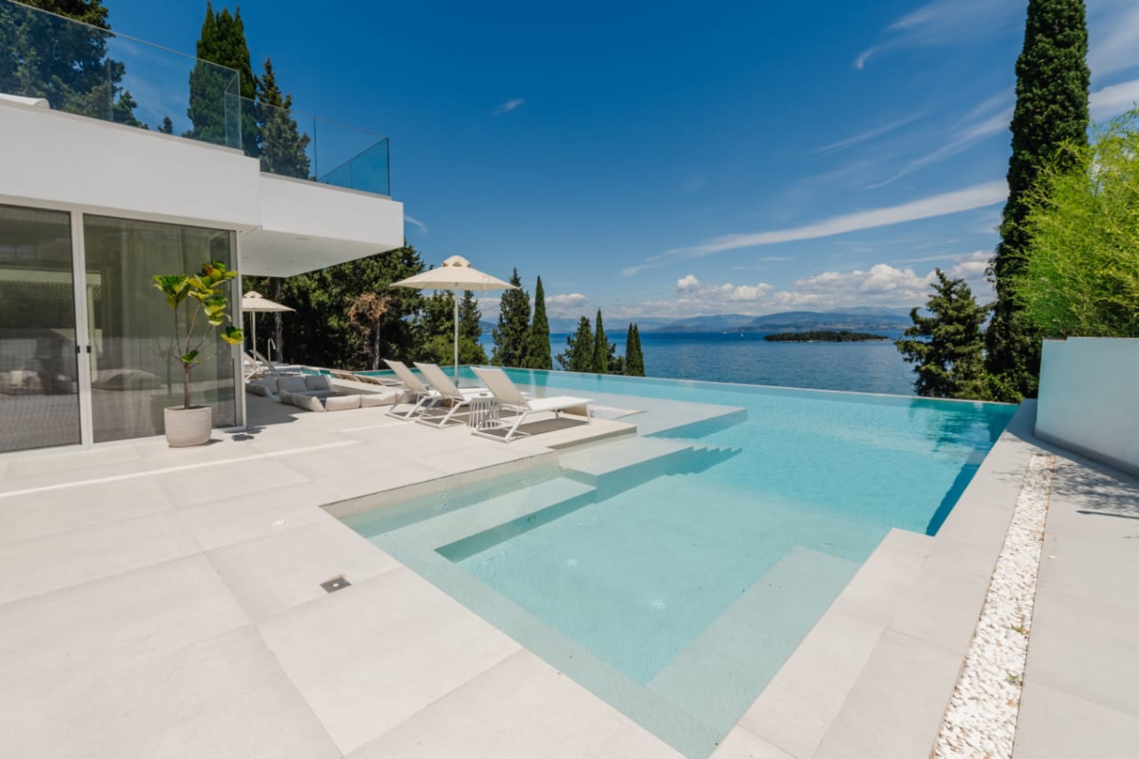 Listing photograph 12 of 33 of the house in Kontokali, published by Chase Real Estate Corfu.