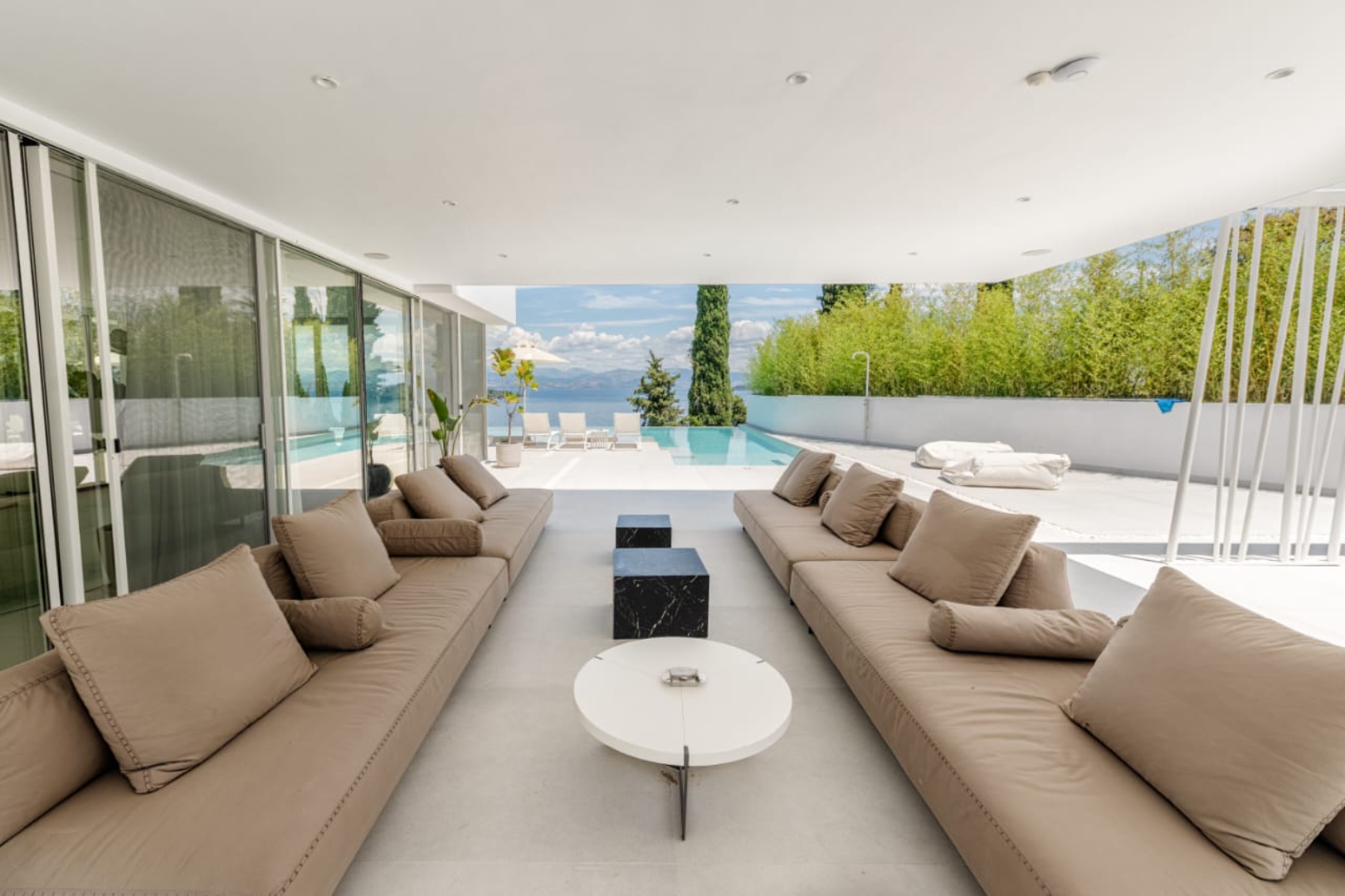 Listing photograph 16 of 33 of the house in Kontokali, published by Chase Real Estate Corfu.