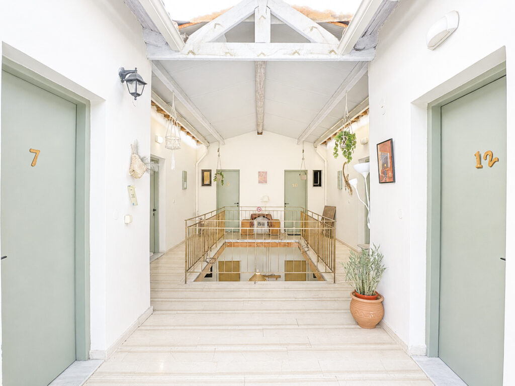 150m² Investment Floor with Six Rooms for Renovation in Ipsos, Corfu €225,000 (15)