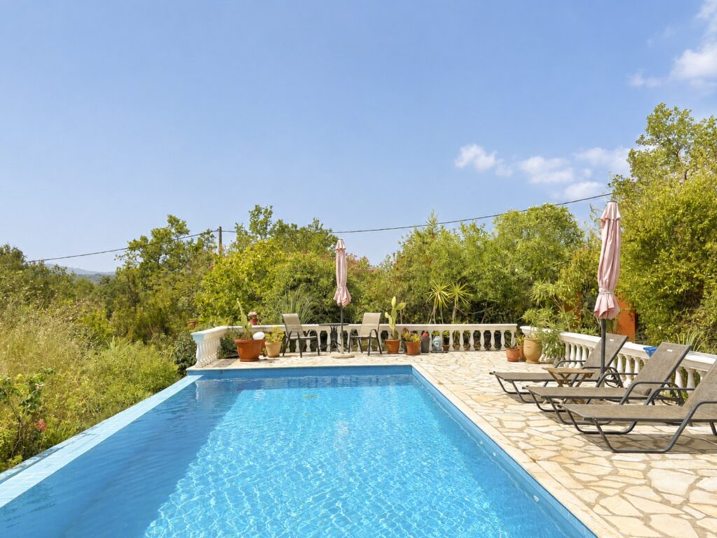4 Bedroom Villa with Private Pool in Poulades, Central Corfu €590,000 (10)