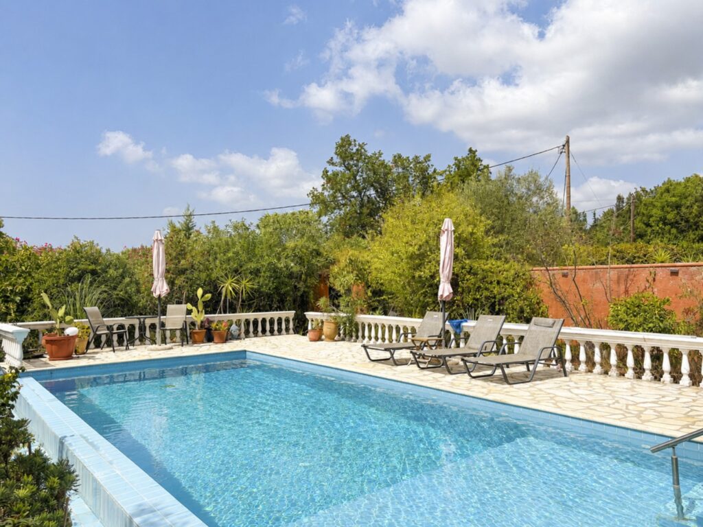 4 Bedroom Villa with Private Pool in Poulades, Central Corfu €590,000 (3)