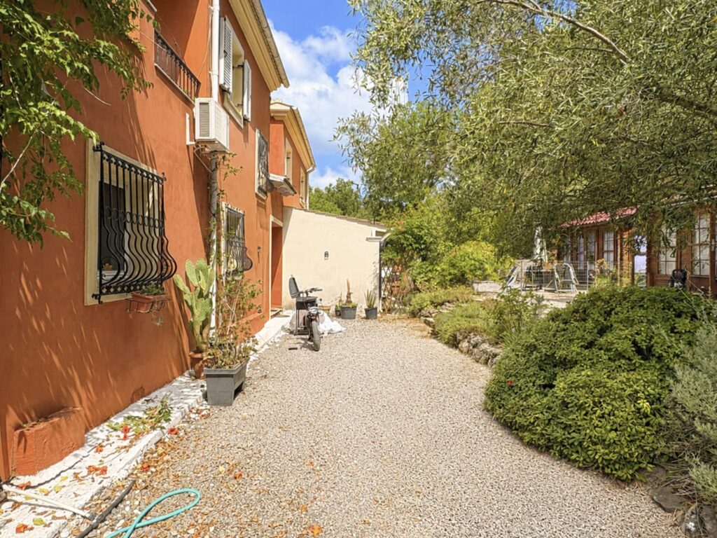 4 Bedroom Villa with Private Pool in Poulades, Central Corfu €590,000 (9)