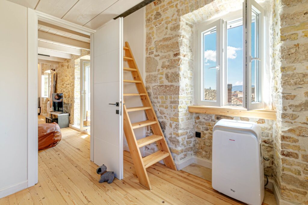 Fully Renovated 3 Bedroom Apartment with Old Town Views in Kampielo, Corfu €565,000 (10)