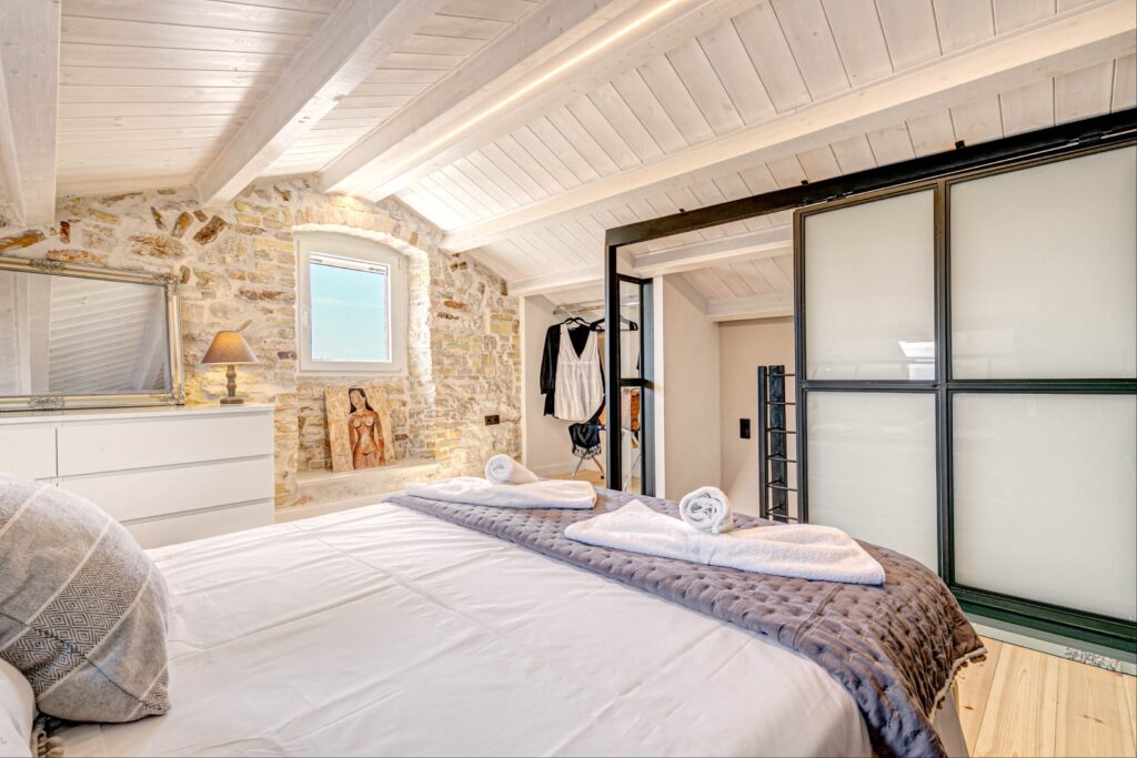 Fully Renovated 3 Bedroom Apartment with Old Town Views in Kampielo, Corfu €565,000 (16)