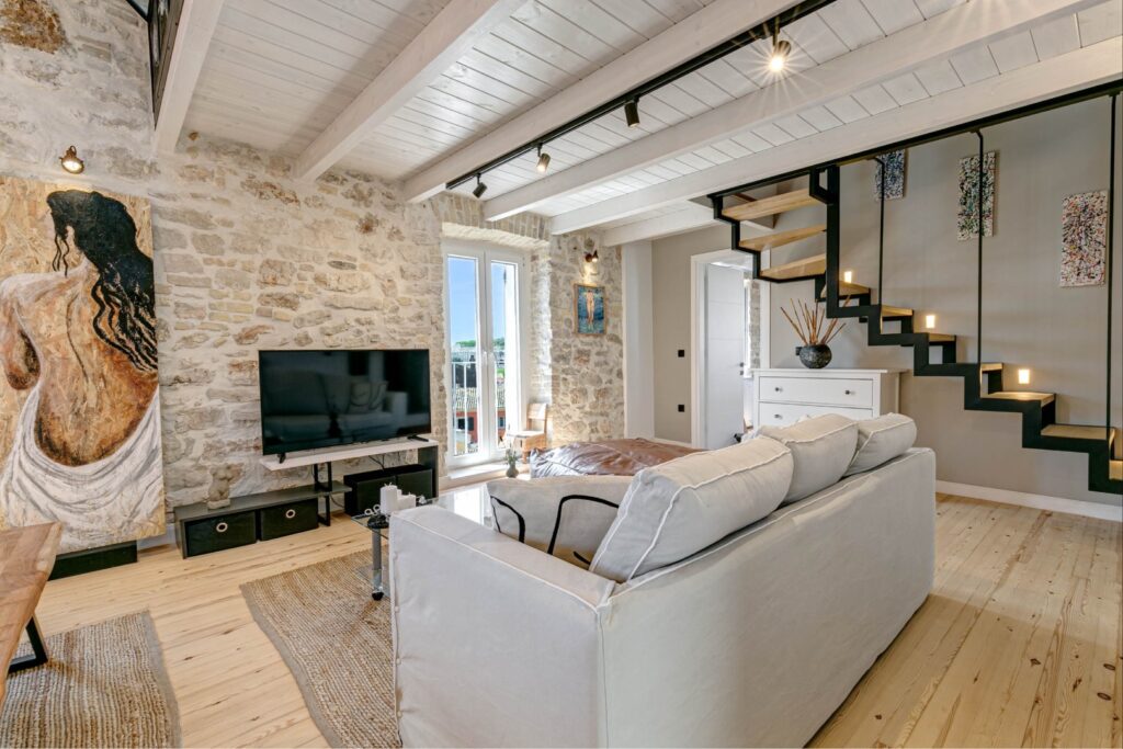 Fully Renovated 3 Bedroom Apartment with Old Town Views in Kampielo, Corfu €565,000 (24)