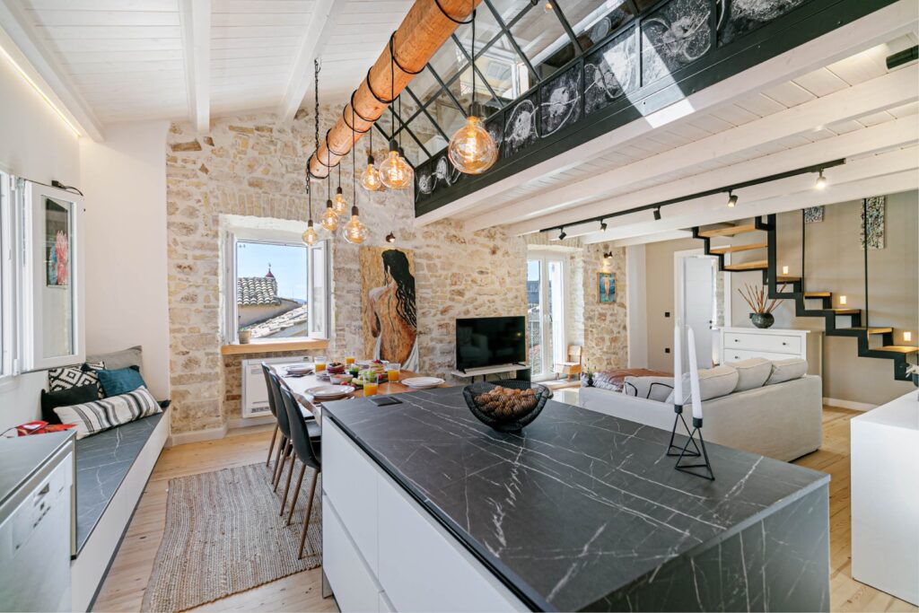 Fully Renovated 3 Bedroom Apartment with Old Town Views in Kampielo, Corfu €565,000 (27)