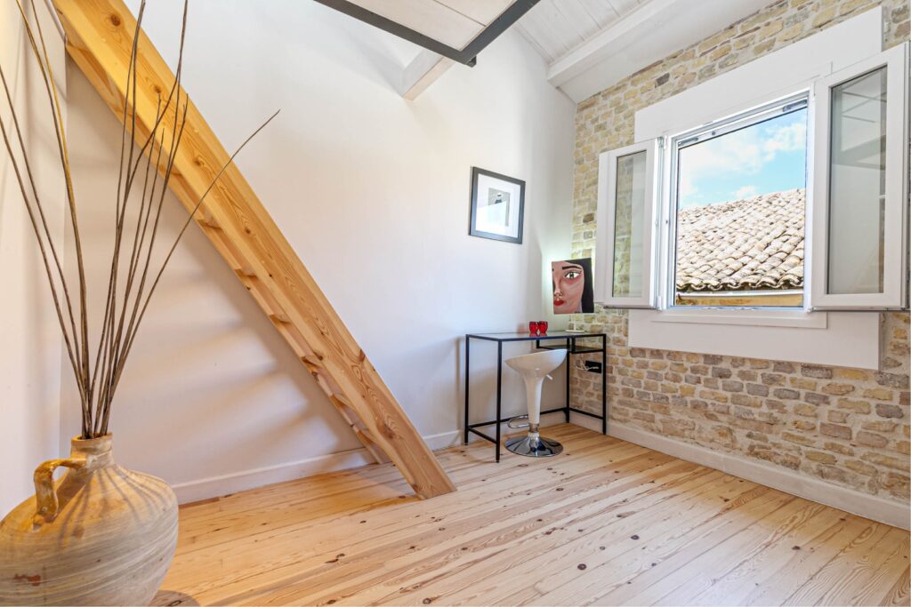 Fully Renovated 3 Bedroom Apartment with Old Town Views in Kampielo, Corfu €565,000 (4)