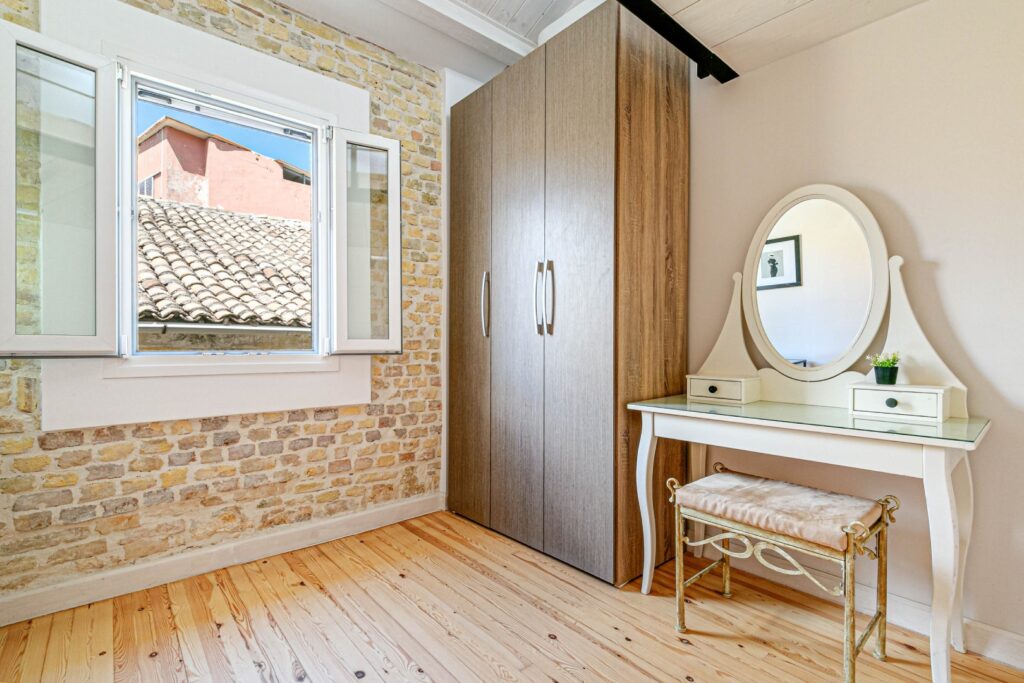 Fully Renovated 3 Bedroom Apartment with Old Town Views in Kampielo, Corfu €565,000 (5)