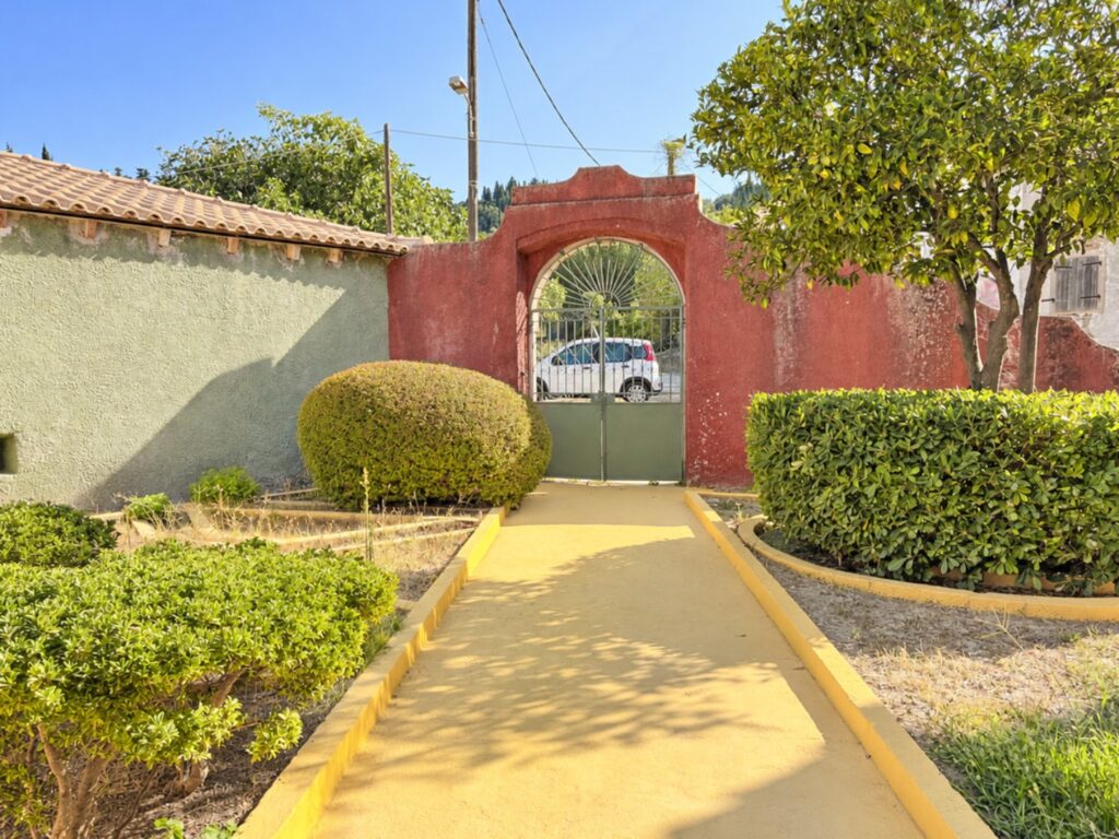 Historic Boutique Hotel with Pool and Development Potential in Peroulades, Corfu €950,000 (11)
