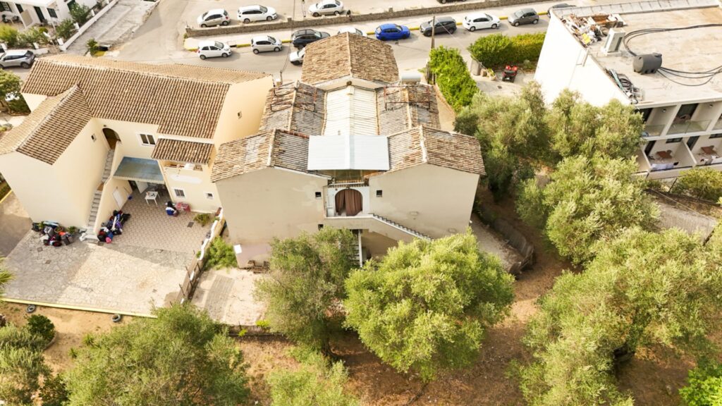 Investment Building with 12 Rooms and Renovated Apartment in Ipsos, Corfu €635,000 (5)