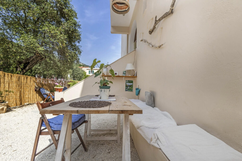 Investment Building with 12 Rooms and Renovated Apartment in Ipsos, Corfu €635,000 (9)