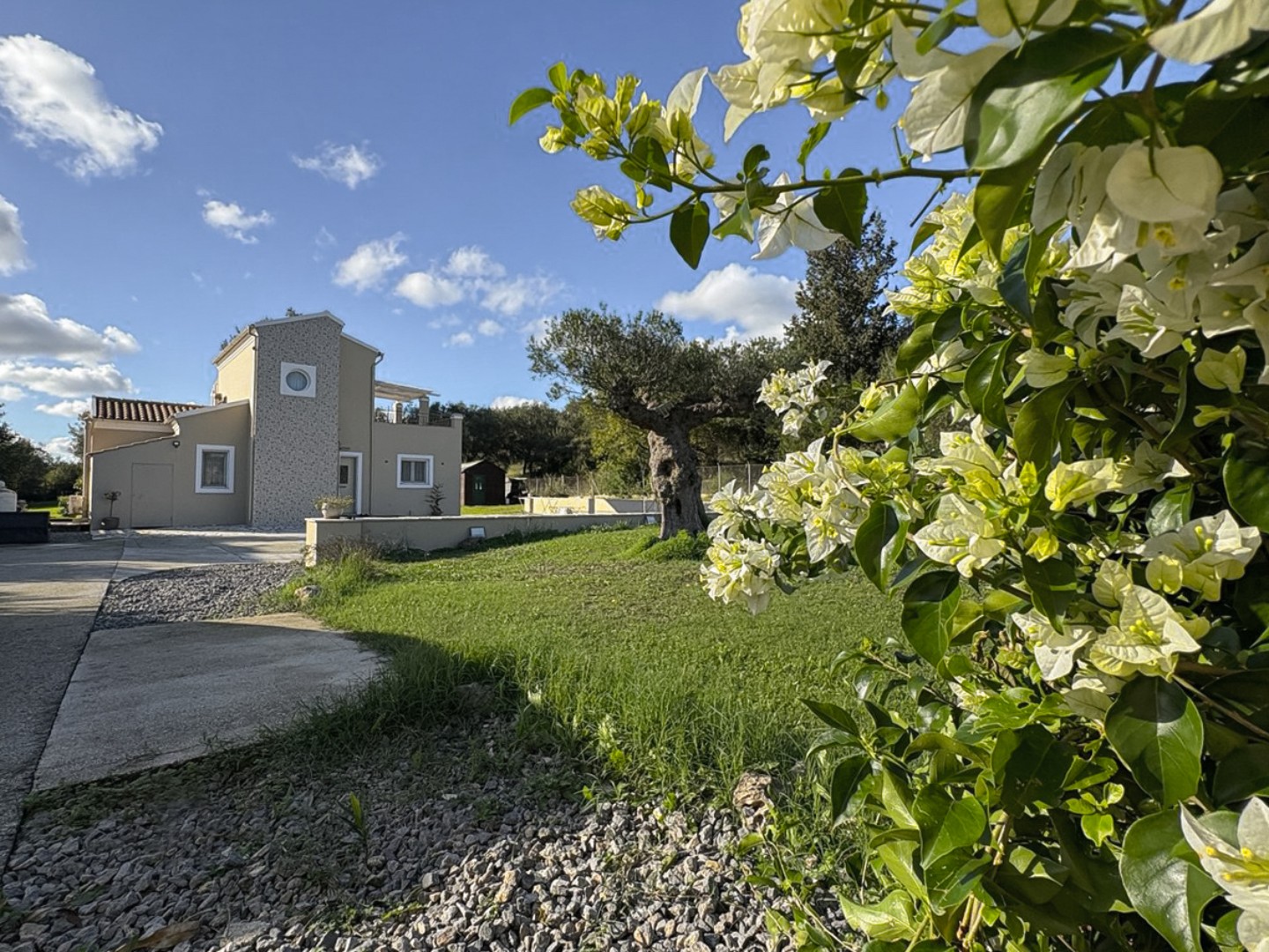 Listing photograph 5 of 43 of the house in Poulades, published by Chase Real Estate Corfu.