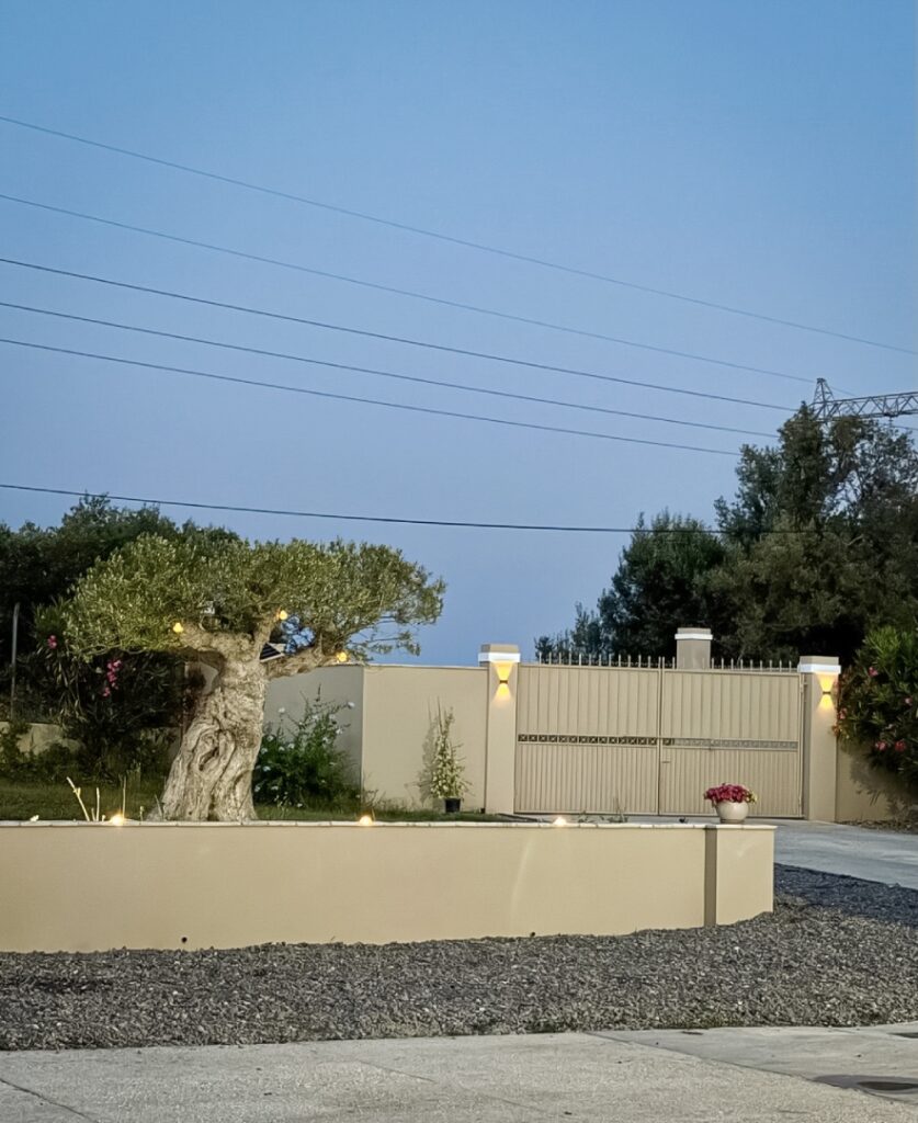 Renovated 2 Bedroom House with Private Pool and 2,200m² Plot in Poulades, Corfu €550,000 (20)