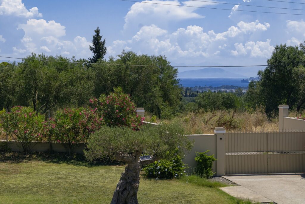 Renovated 2 Bedroom House with Private Pool and 2,200m² Plot in Poulades, Corfu €550,000 (4)