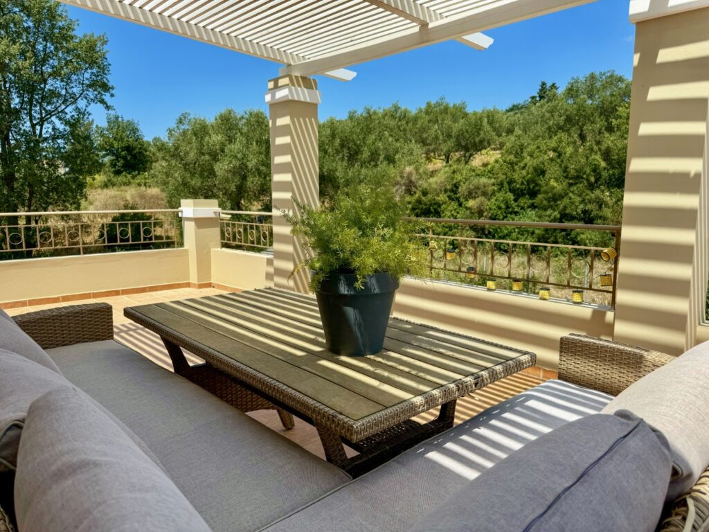 Renovated 2 Bedroom House with Private Pool and 2,200m² Plot in Poulades, Corfu €550,000 (40)