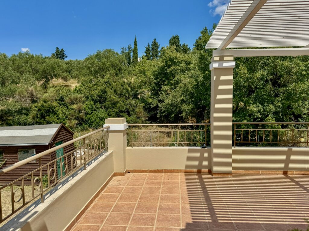 Renovated 2 Bedroom House with Private Pool and 2,200m² Plot in Poulades, Corfu €550,000 (42)