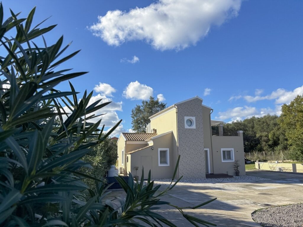 Renovated 2 Bedroom House with Private Pool and 2,200m² Plot in Poulades, Corfu €550,000 (9)