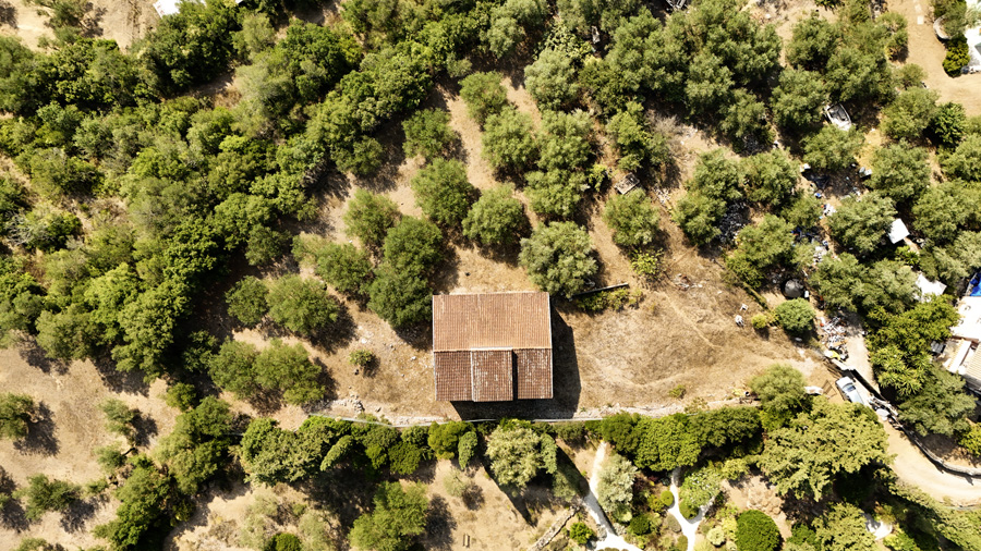 Listing photograph 2 of 18 of the house in Agios Ioannis, published by Chase Real Estate Corfu.