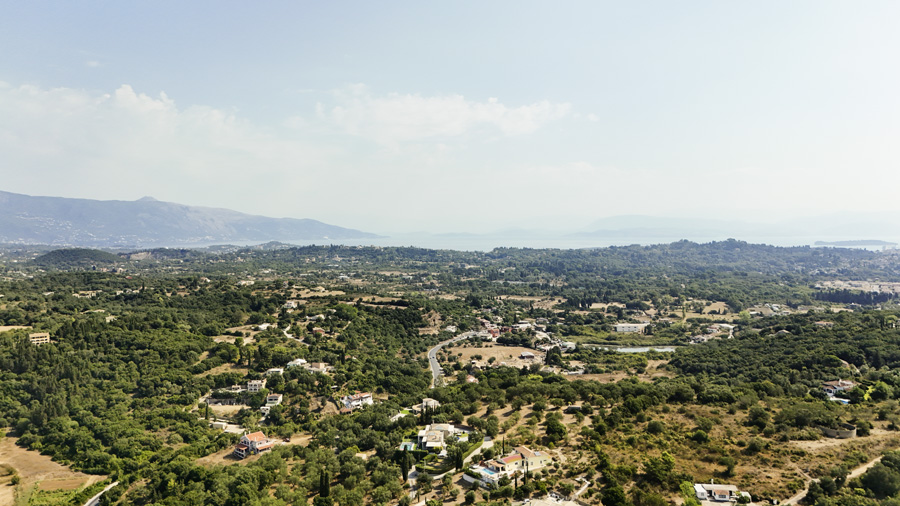 Listing photograph 3 of 18 of the house in Agios Ioannis, published by Chase Real Estate Corfu.