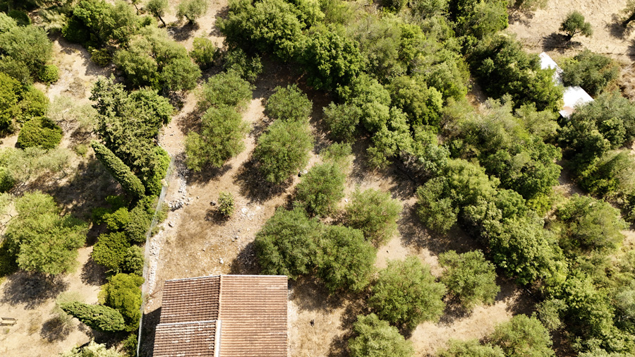 Listing photograph 7 of 18 of the house in Agios Ioannis, published by Chase Real Estate Corfu.