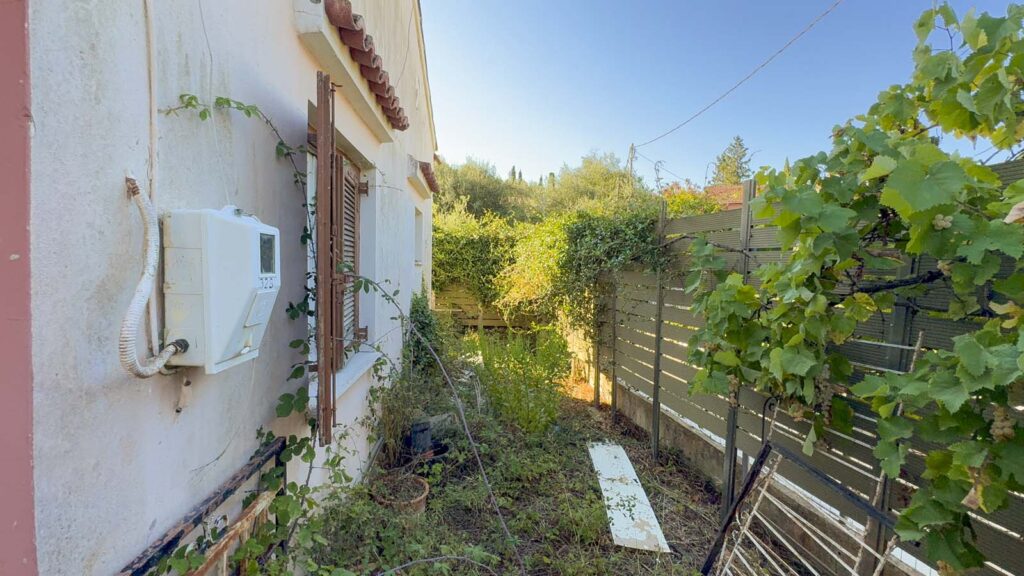Villa Ipothesi, Characterful 2 Bedroom Home with Library Studio and Large Garden in Perithia, North East Corfu €395,000 (2)