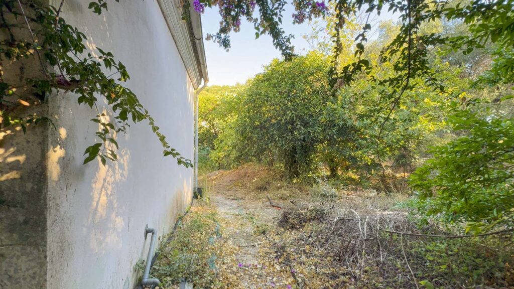 Villa Ipothesi, Characterful 2 Bedroom Home with Library Studio and Large Garden in Perithia, North East Corfu €395,000 (4)