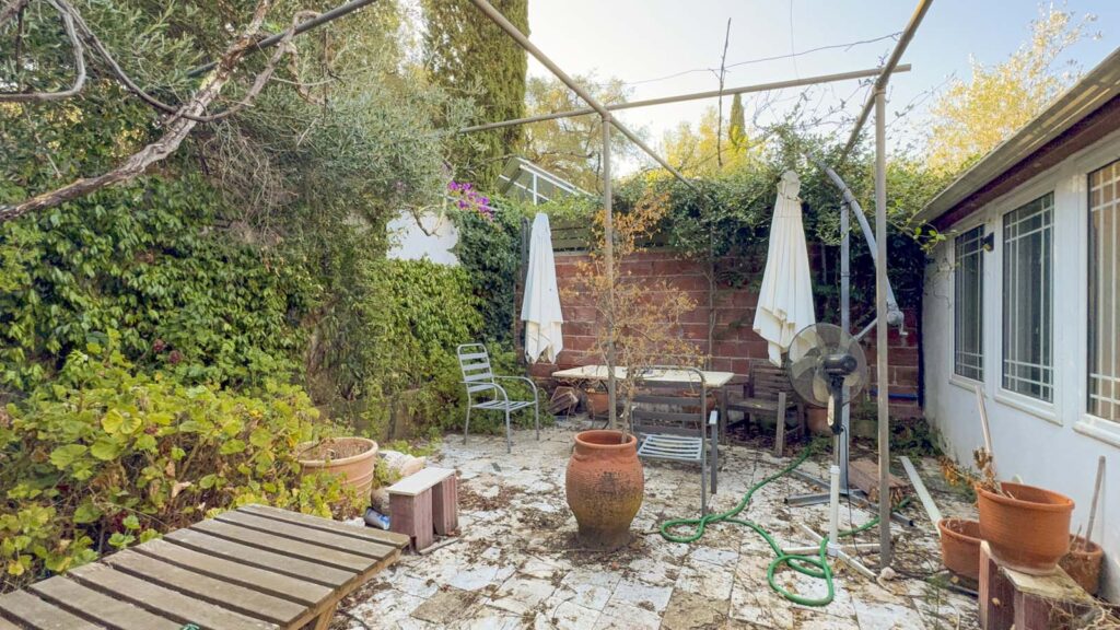 Villa Ipothesi, Characterful 2 Bedroom Home with Library Studio and Large Garden in Perithia, North East Corfu €395,000 (5)