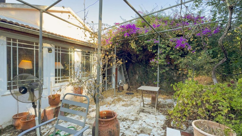 Villa Ipothesi, Characterful 2 Bedroom Home with Library Studio and Large Garden in Perithia, North East Corfu €395,000 (6)