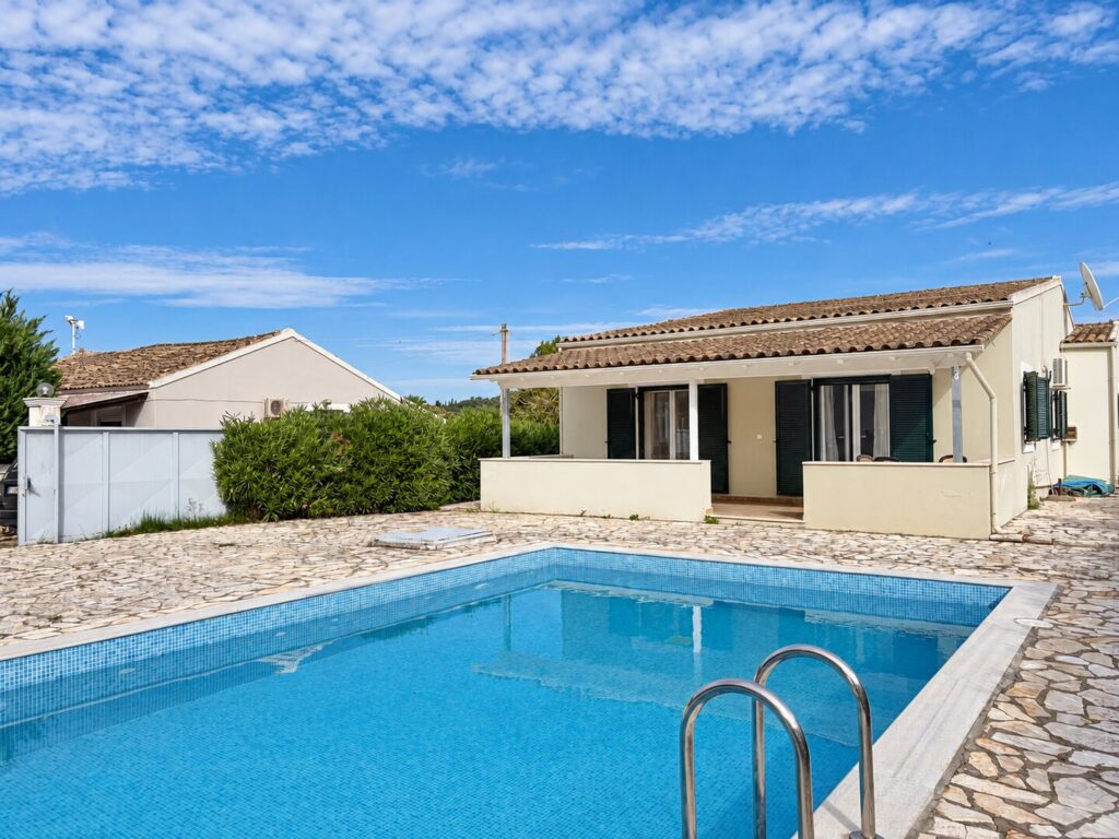 01 sidari house pool hero