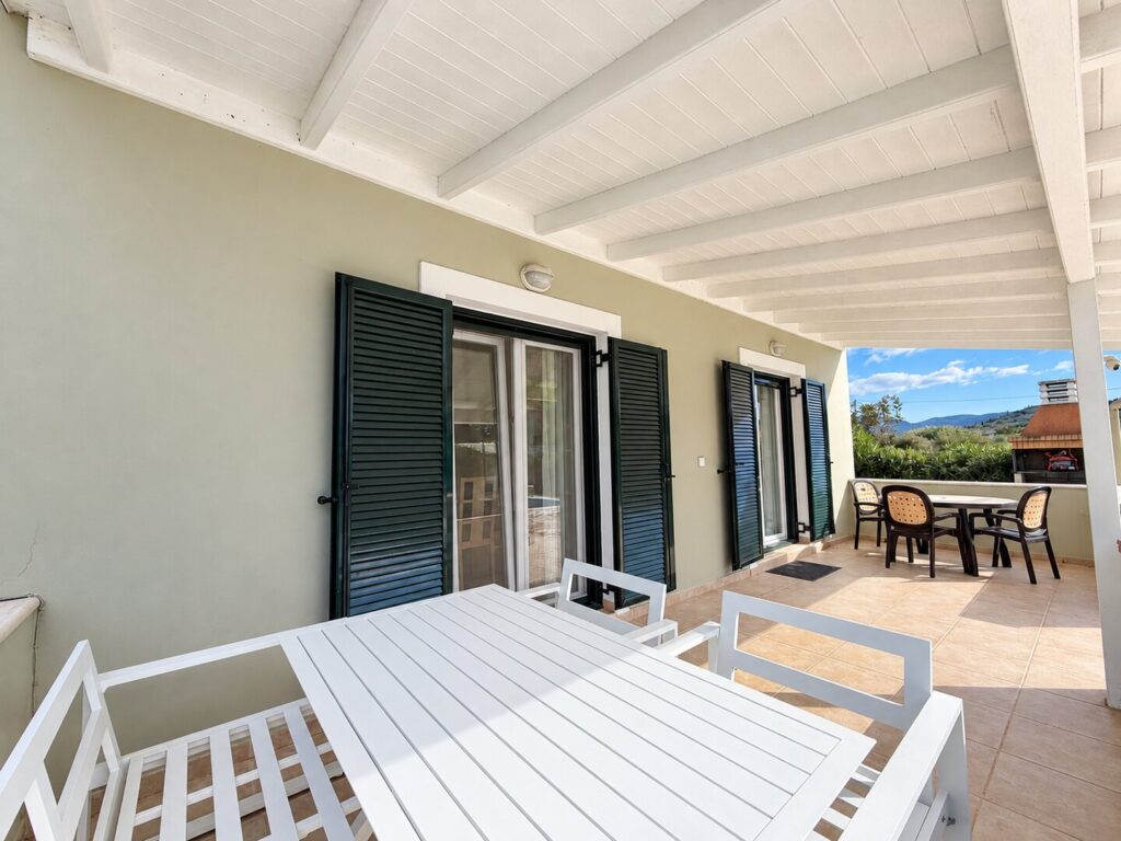 03 sidari covered dining terrace