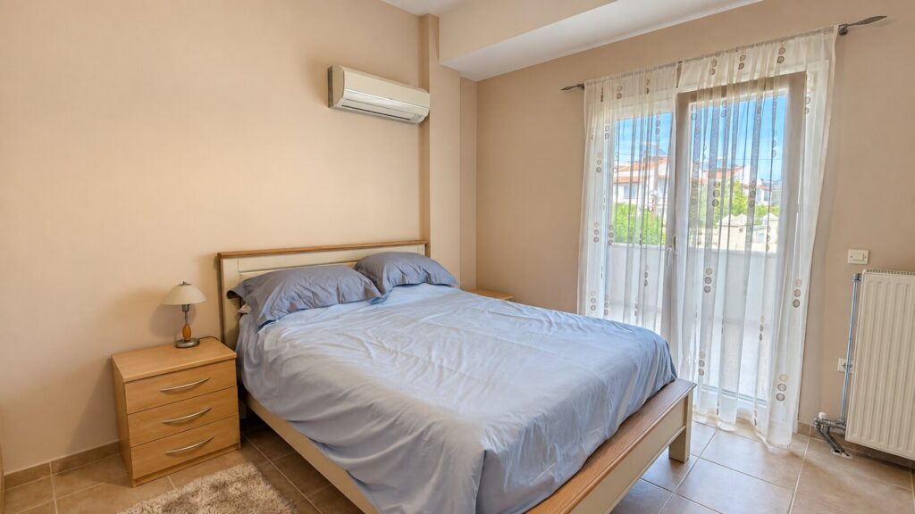 08 sidari double bedroom