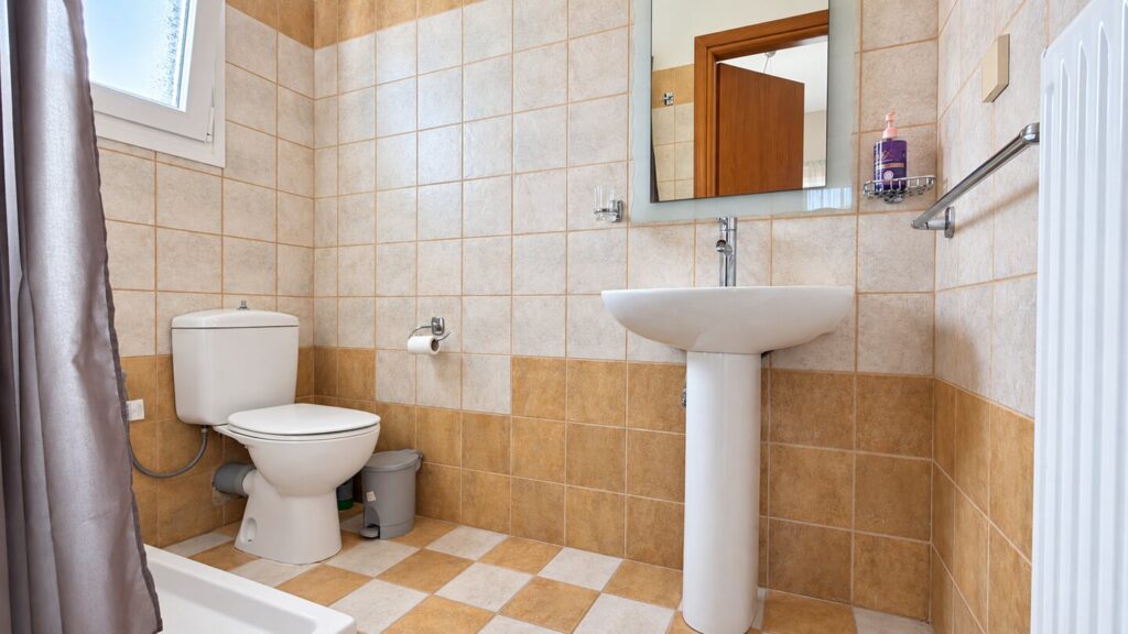 12 sidari second bathroom