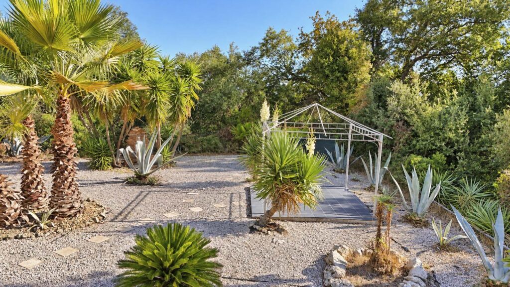 Detached Two Bedroom Bungalow with Panoramic Sea Views, Perama €350,000 (10)