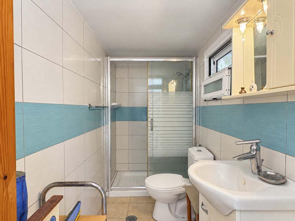 Detached Two Bedroom Bungalow with Panoramic Sea Views, Perama €350,000 (12)