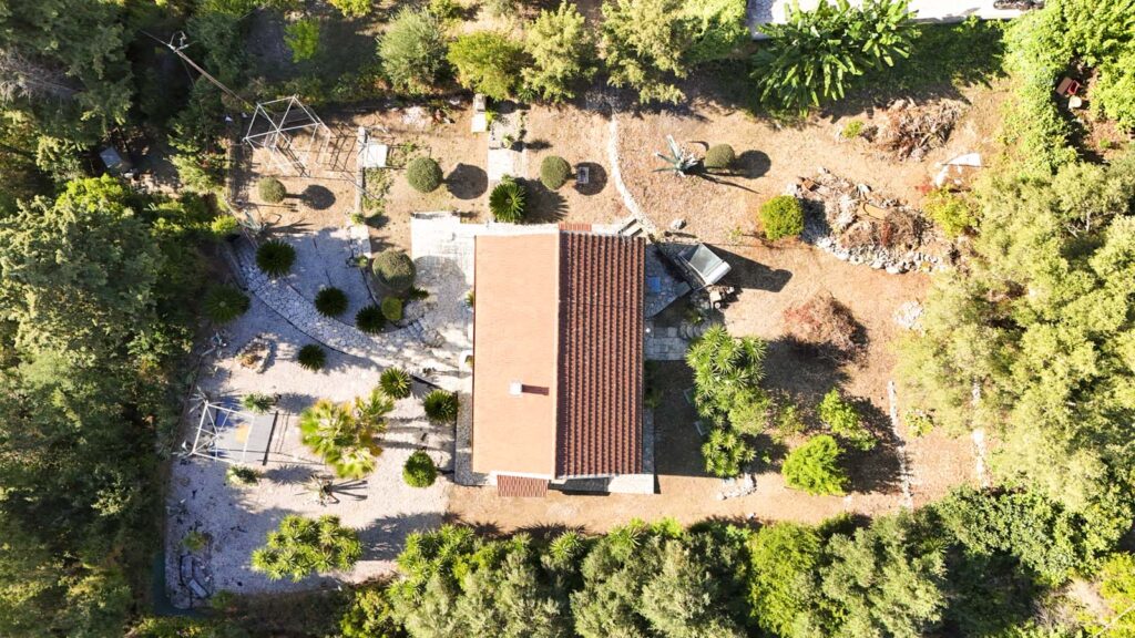 Detached Two Bedroom Bungalow with Panoramic Sea Views, Perama €350,000 (15)